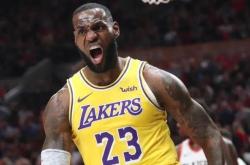 开云下载-骑士主场击败篮网，詹姆斯再现神勇