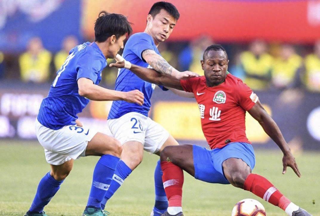 沙尔克新援大放异彩，率队取胜