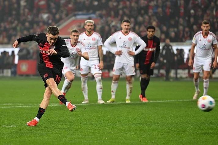 沙尔克新援大放异彩，率队取胜