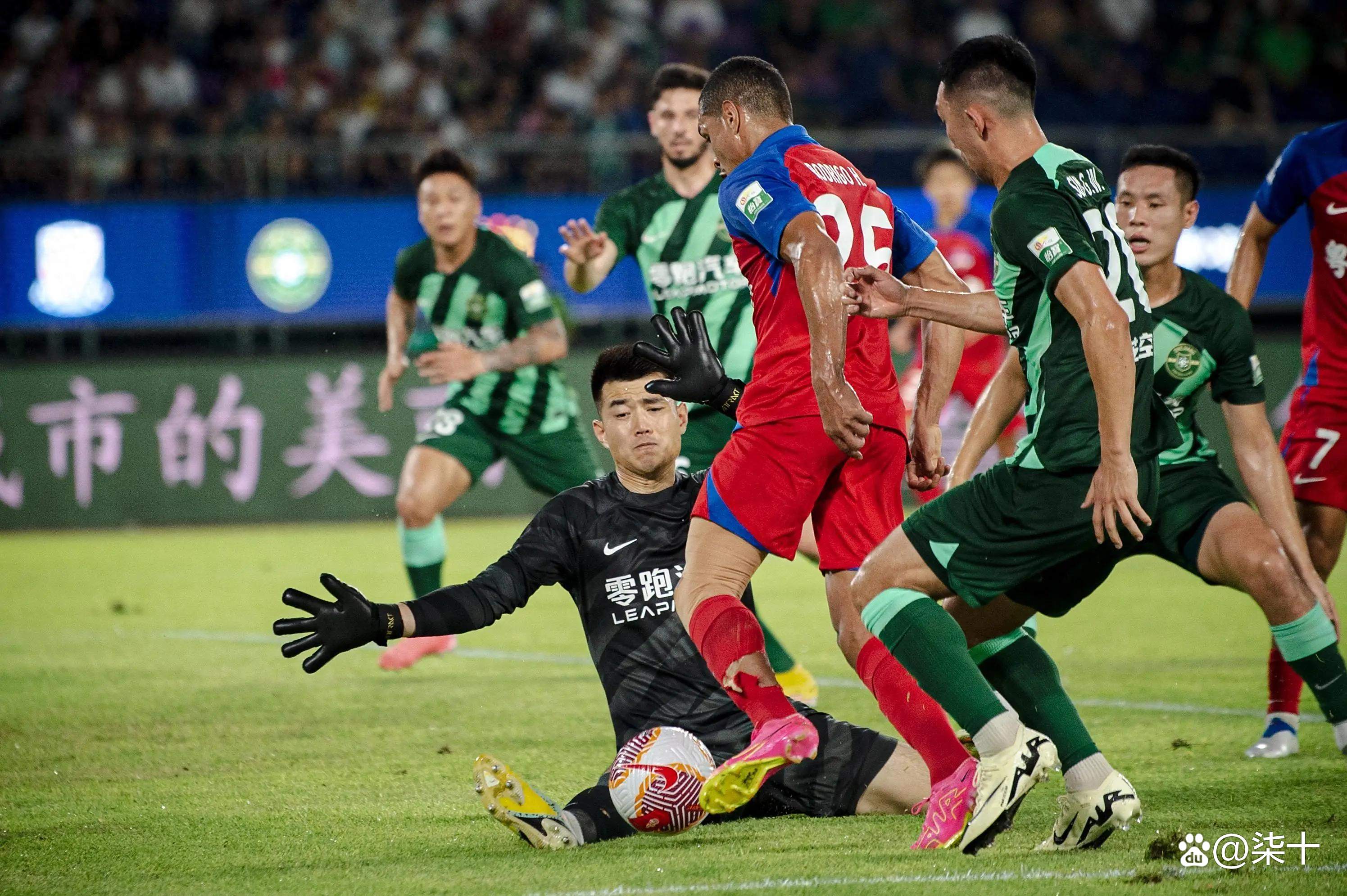 广州恒大不敌上海申花遭遇惊险失利 广州恒大不敌上海申花遭遇惊险失利