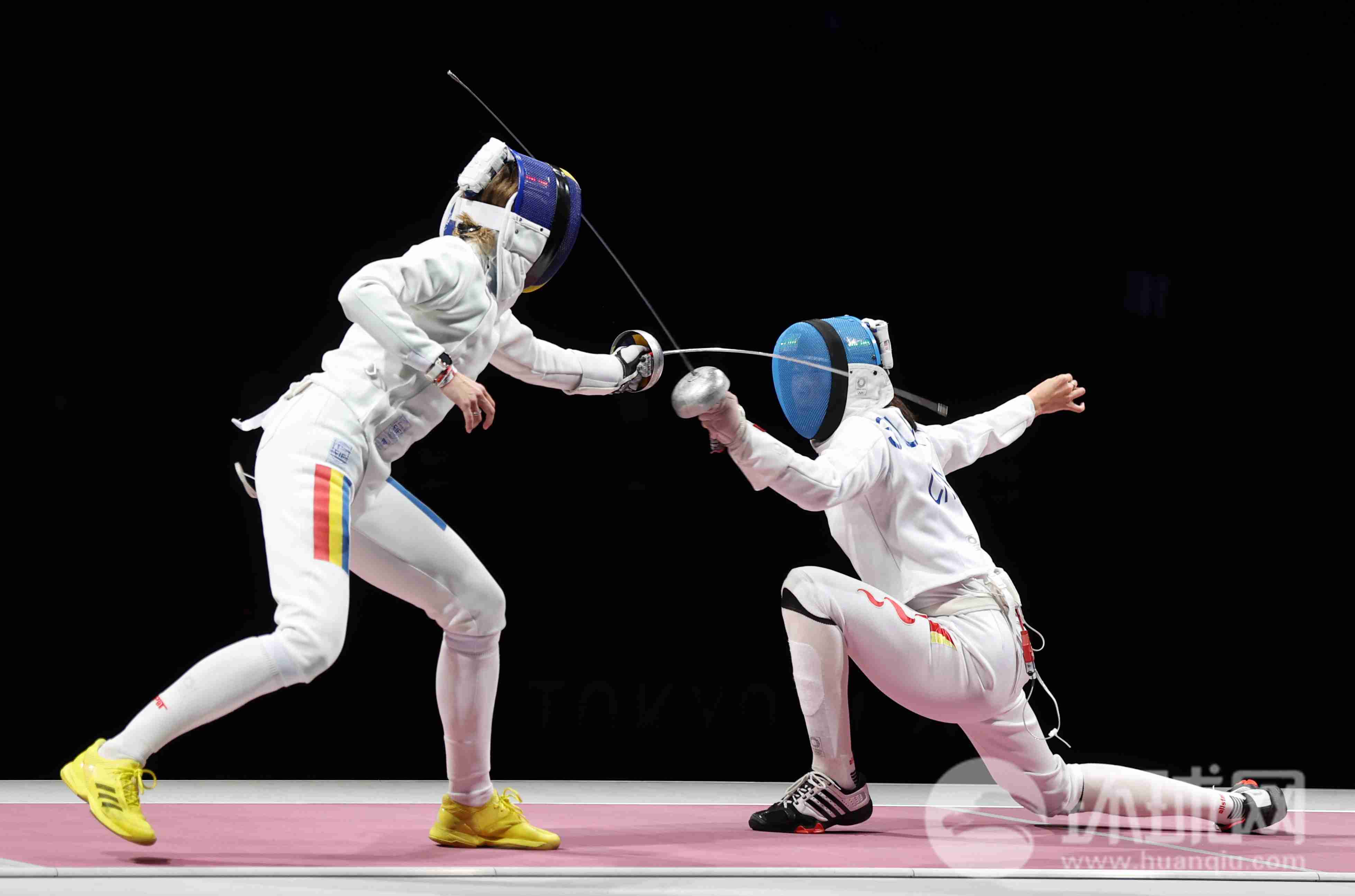 卡塔尔击剑选手夺得金牌，实力全开