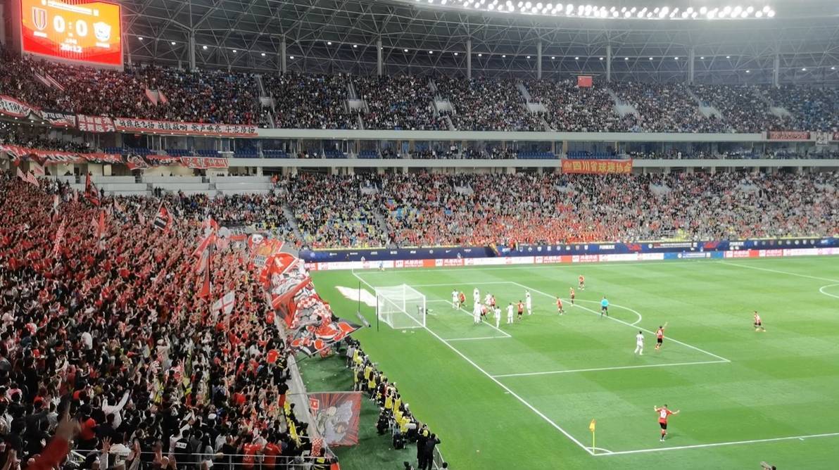 球迷狂欢,球场气氛火爆燃!的简单介绍 球迷狂欢,球场气氛火爆燃!的简单介绍