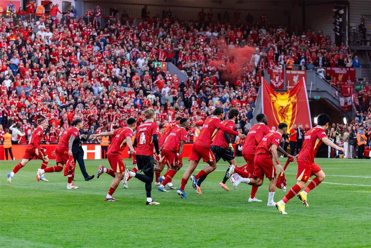 球迷狂欢,球场气氛火爆燃!的简单介绍 球迷狂欢,球场气氛火爆燃!的简单介绍