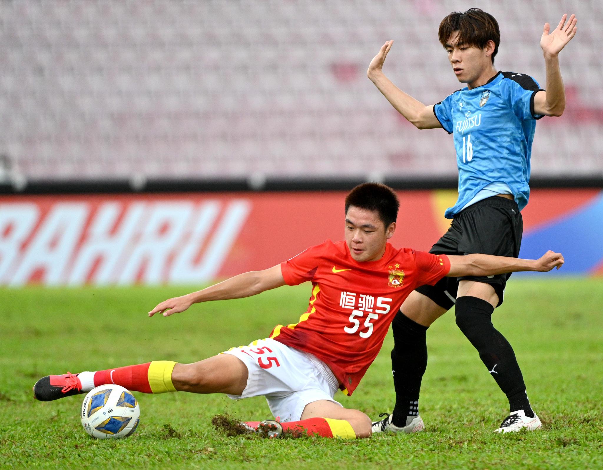 河北队在激烈比拼中不敌广州队 河北队在激烈比拼中不敌广州队