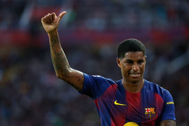 关于英格兰轻取希腊，拉什福德统治全场的信息